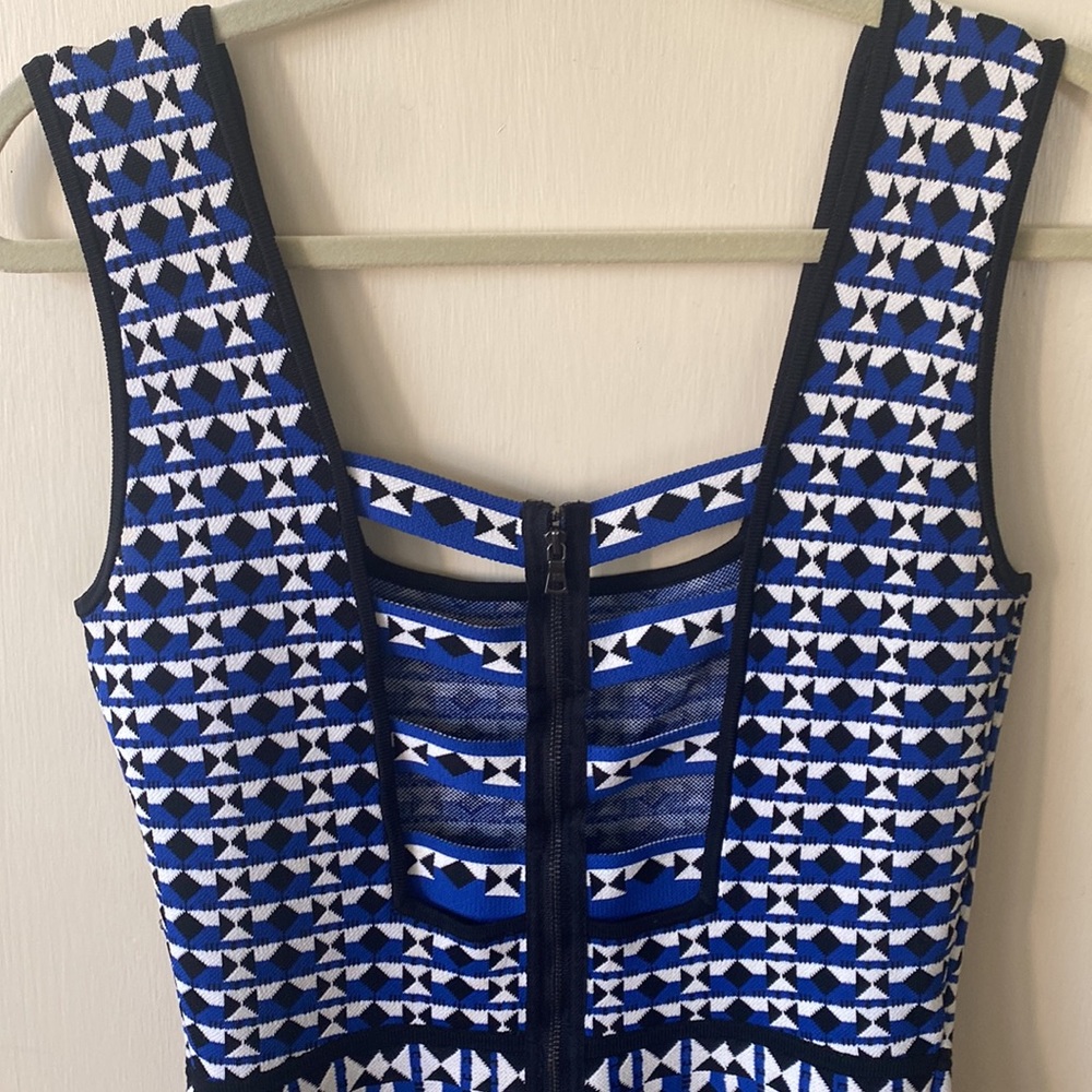 BCBG MAXAZRIA Y2K blue/black/white print knit mini jumper/dress, Size S - Picture 3 of 8
